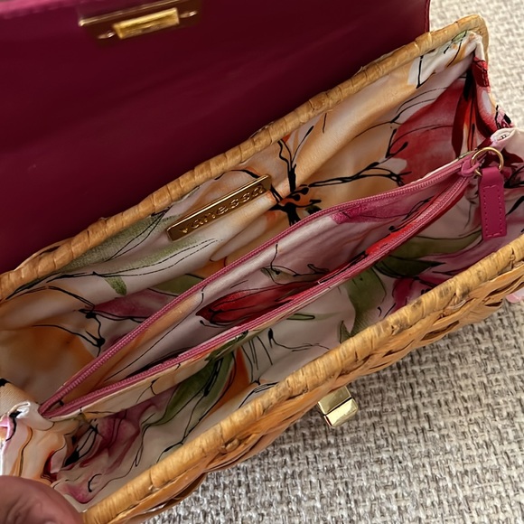 NWT Vanessa Straw Clutch w/ Floral Interior - Picture 4 of 10